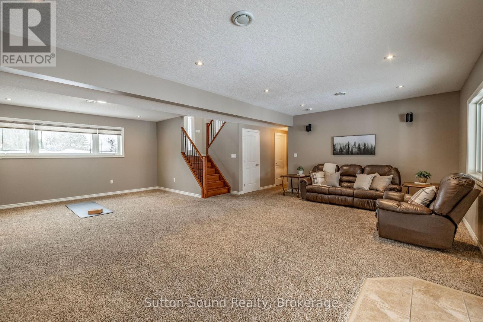 905 27th Street W, Georgian Bluffs, Ontario  N4K 6V5 - Photo 22 - X12675810