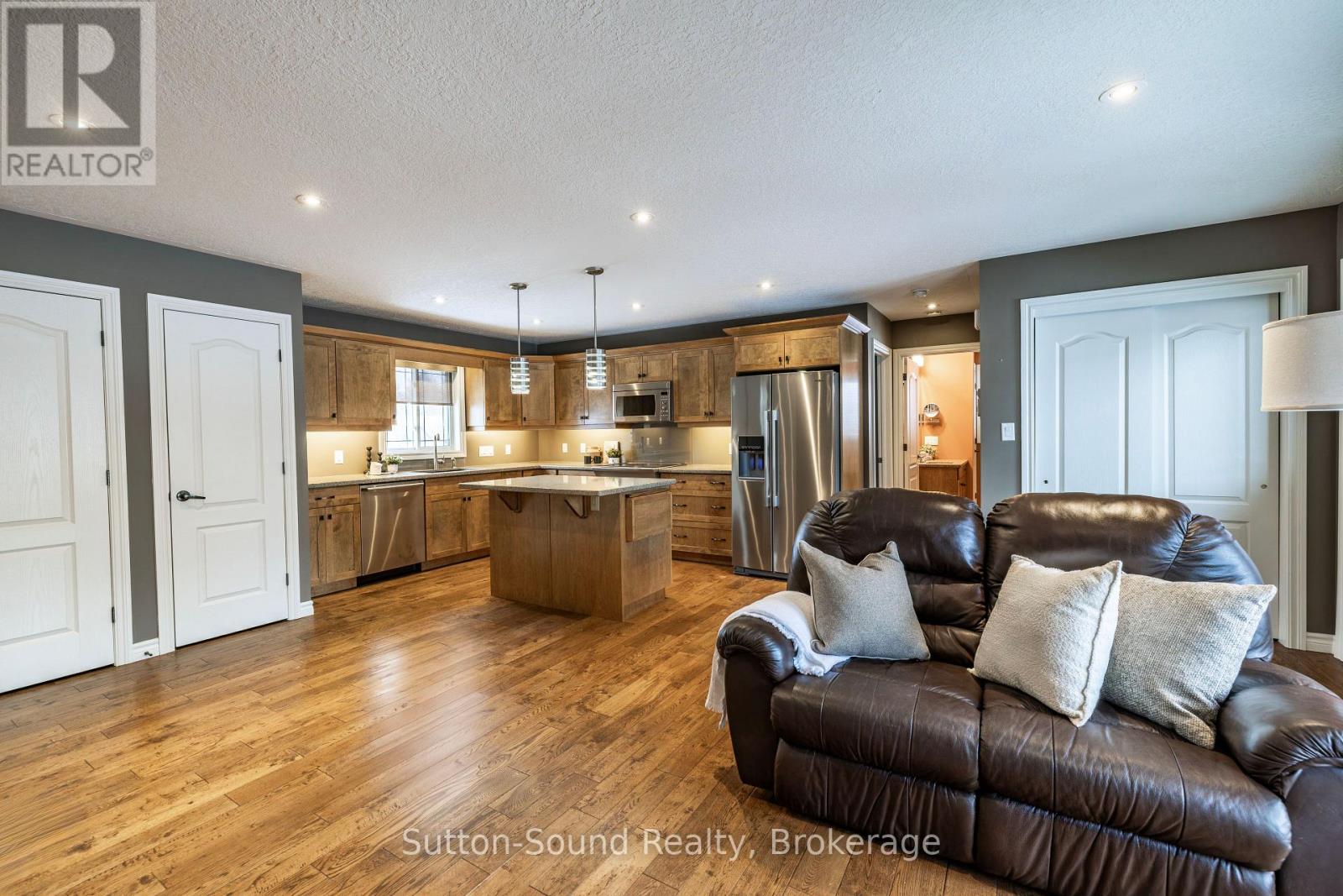 905 27th Street W, Georgian Bluffs, Ontario  N4K 6V5 - Photo 32 - X12675810