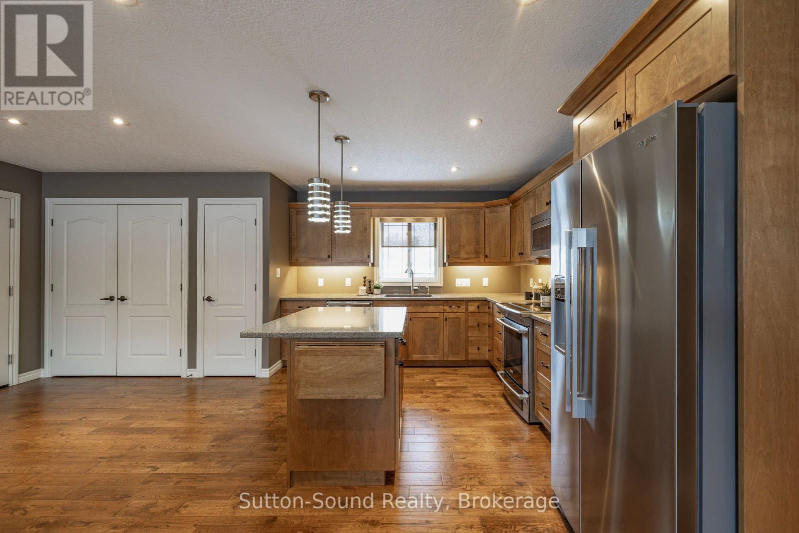 905 27th Street W, Georgian Bluffs, Ontario  N4K 6V5 - Photo 34 - X12675810