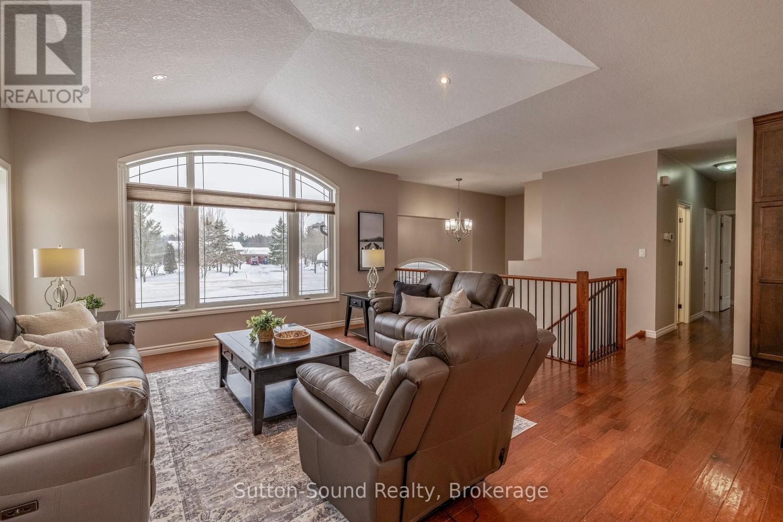 905 27th Street W, Georgian Bluffs, Ontario  N4K 6V5 - Photo 9 - X12675810