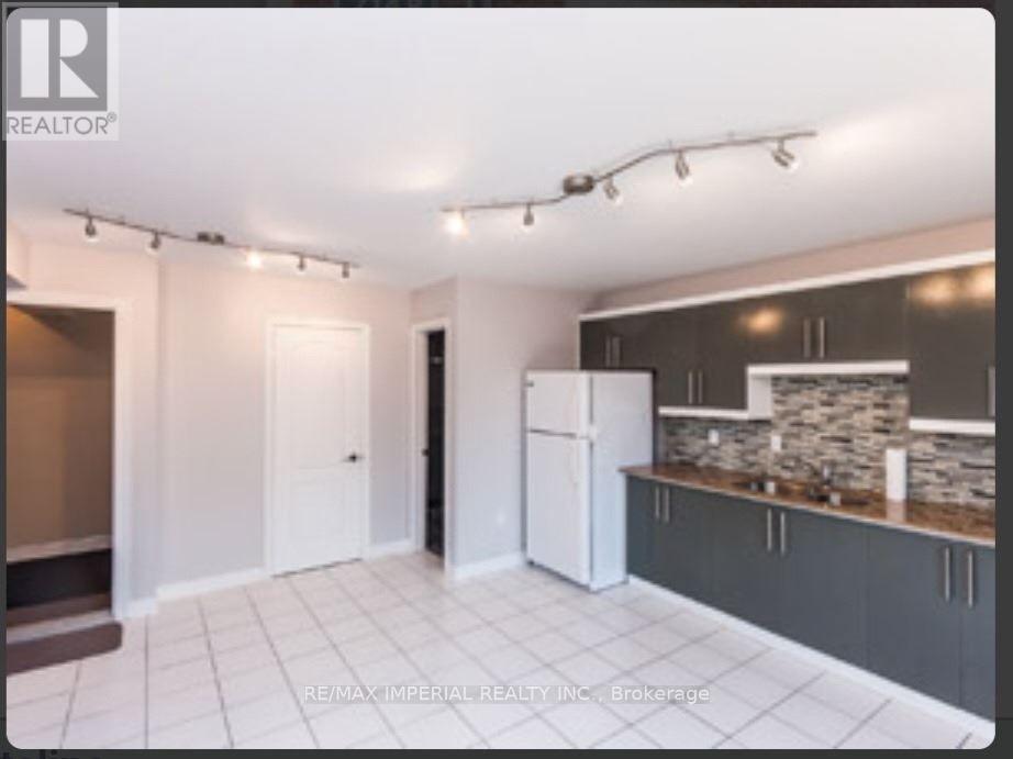 714r Dufferin Street, Toronto, Ontario  M6K 2B7 - Photo 3 - C12675576