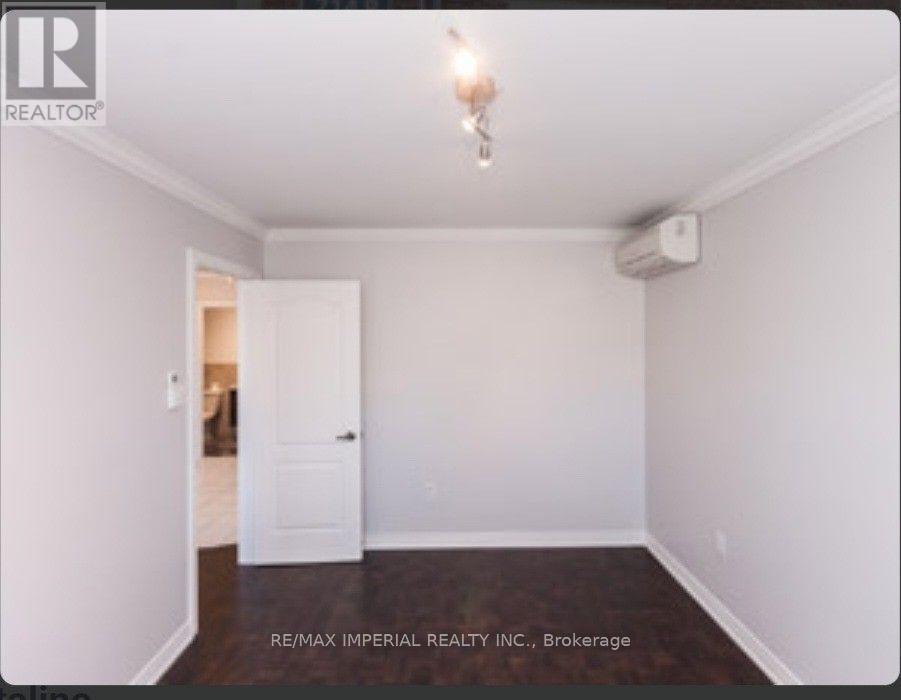 714r Dufferin Street, Toronto, Ontario  M6K 2B7 - Photo 8 - C12675576