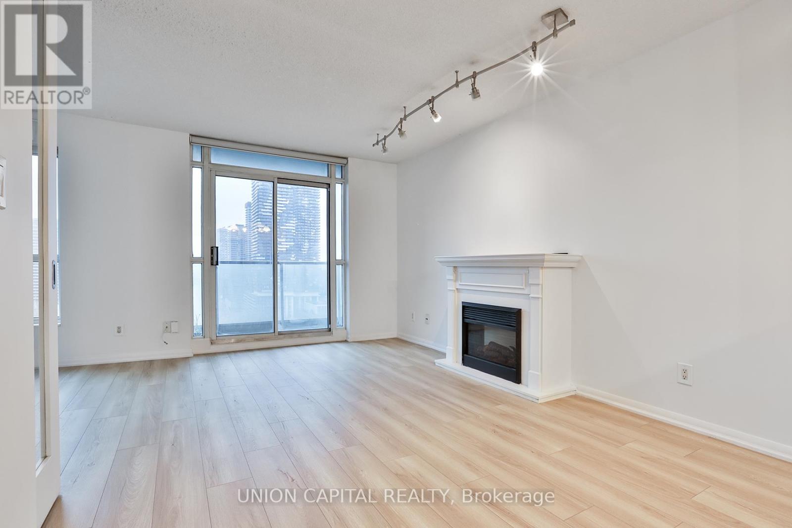 2306 - 18 Yonge Street, Toronto, Ontario  M5E 1R4 - Photo 11 - C12675634