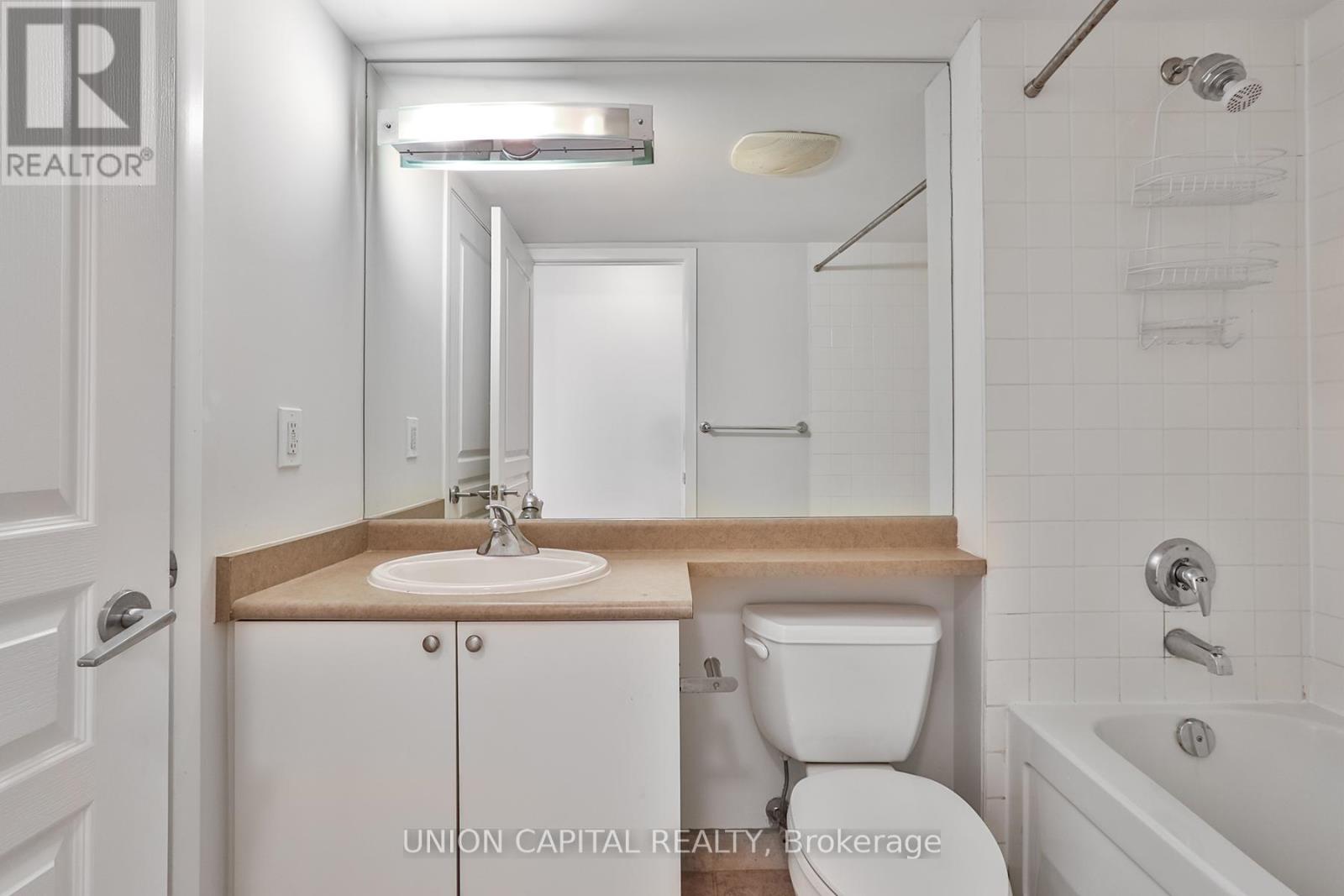 2306 - 18 Yonge Street, Toronto, Ontario  M5E 1R4 - Photo 5 - C12675634