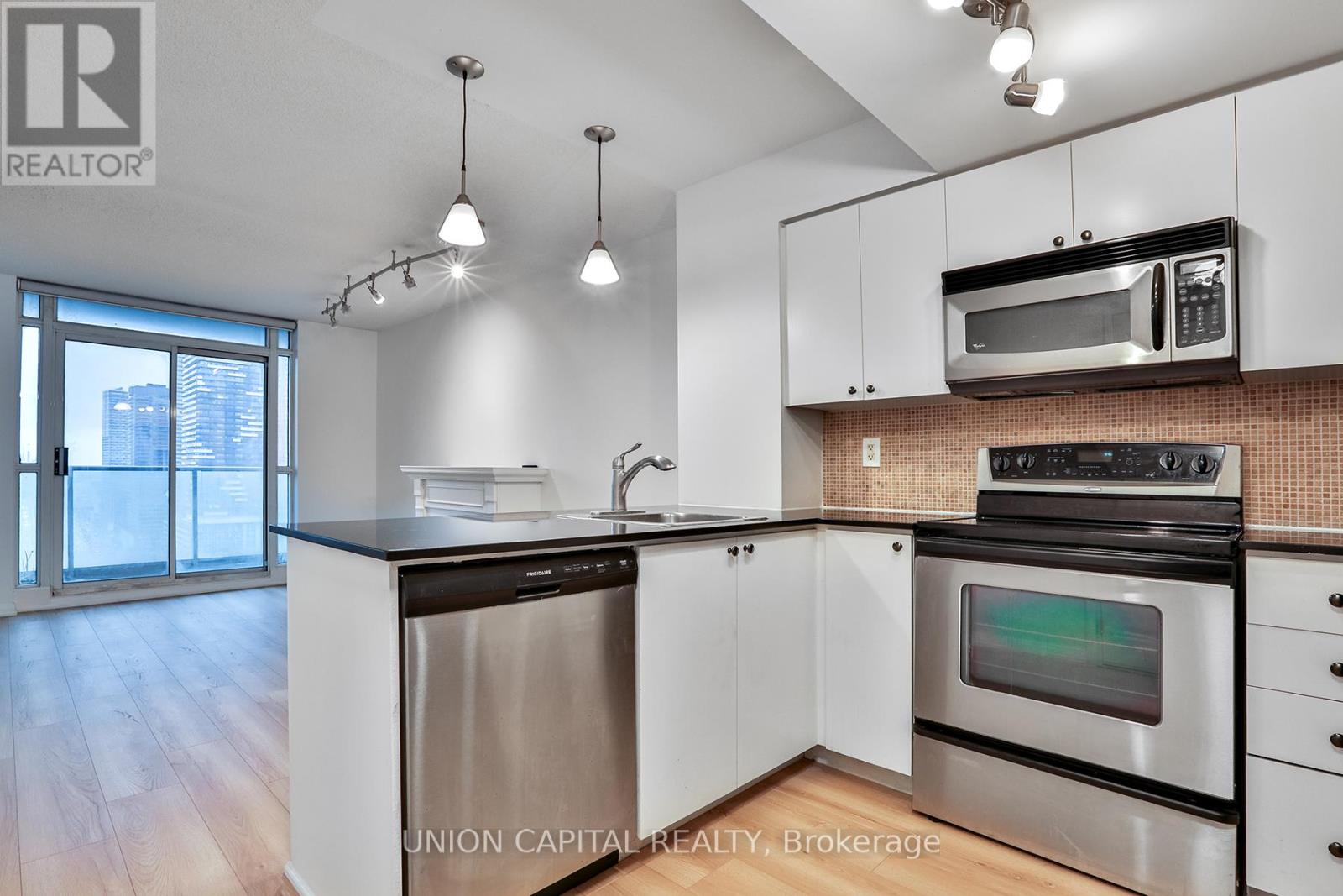 2306 - 18 Yonge Street, Toronto, Ontario  M5E 1R4 - Photo 6 - C12675634