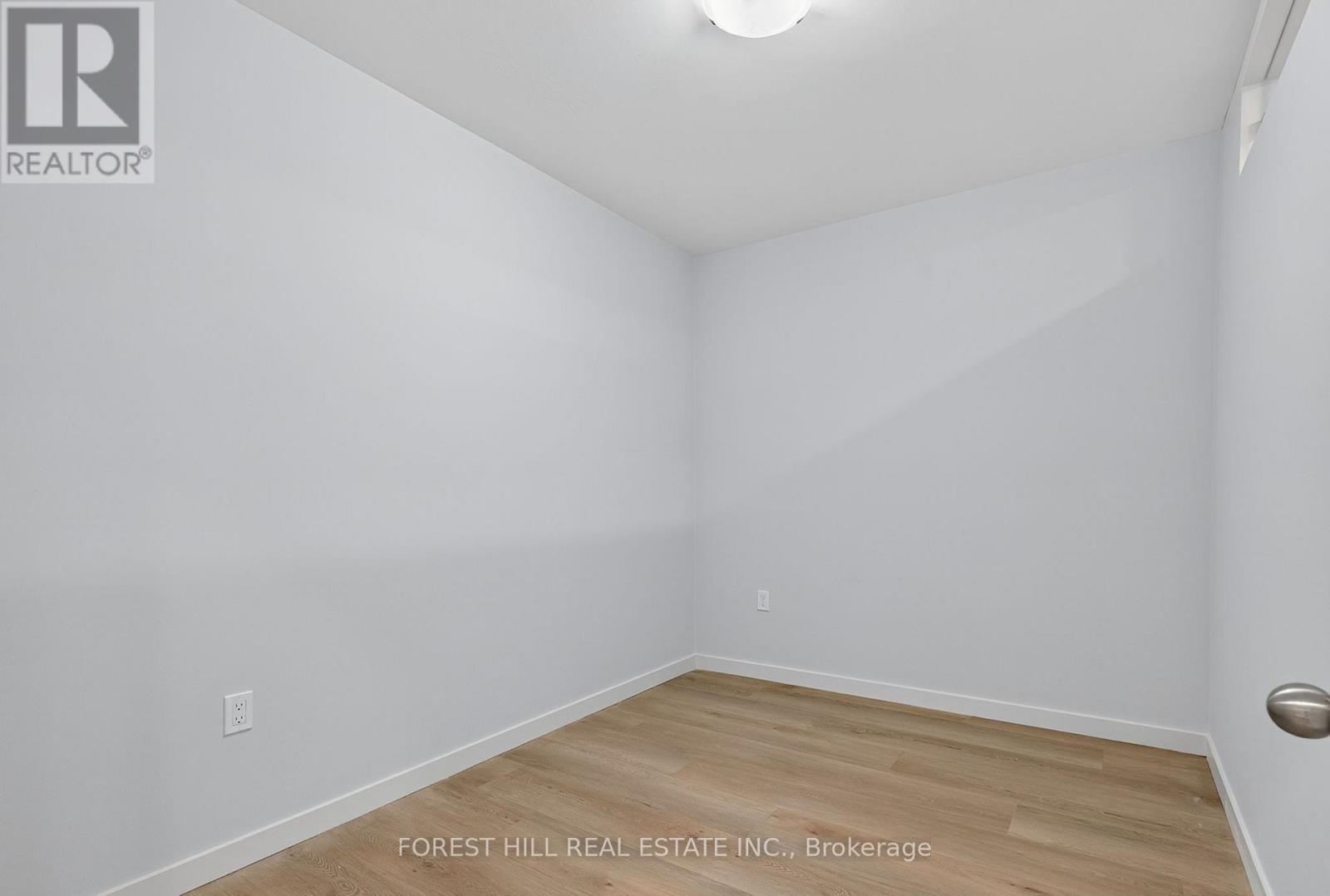 B - 19 Candis Drive, Toronto, Ontario  M3H 5G3 - Photo 4 - C12675638