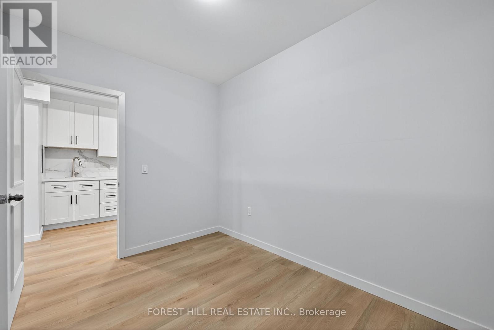 B - 19 Candis Drive, Toronto, Ontario  M3H 5G3 - Photo 5 - C12675638