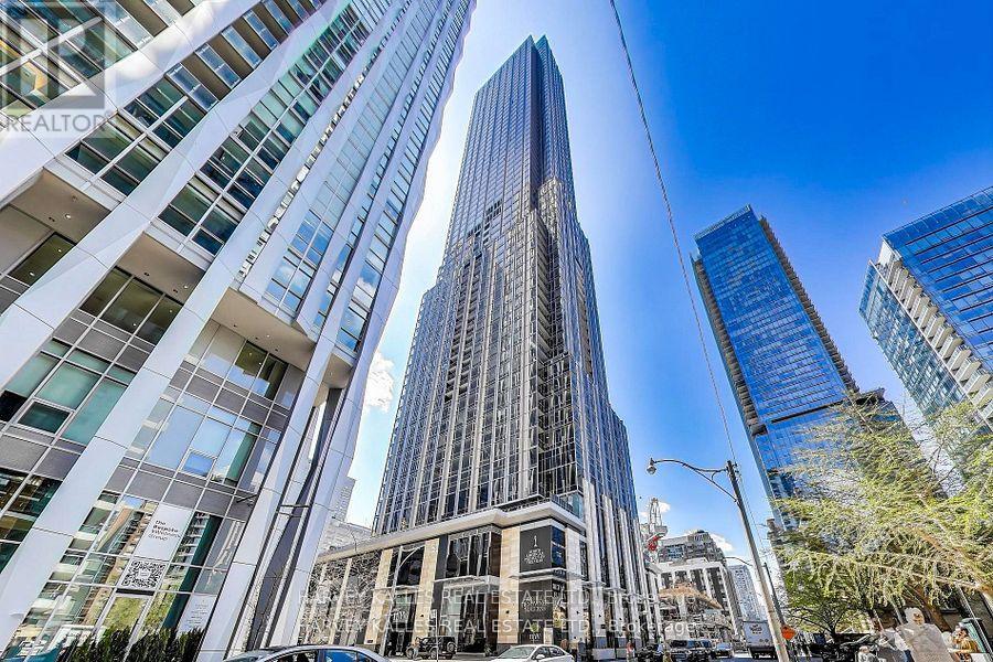 2405 - 11 YORKVILLE AVENUE, Toronto, Ontario