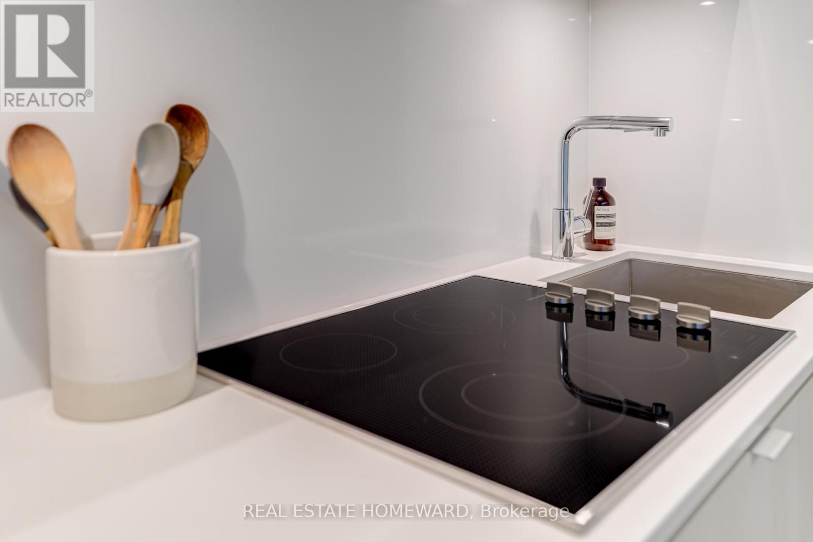 4901 - 11 Yorkville Avenue, Toronto, Ontario  M4Y 0B7 - Photo 10 - C12675758