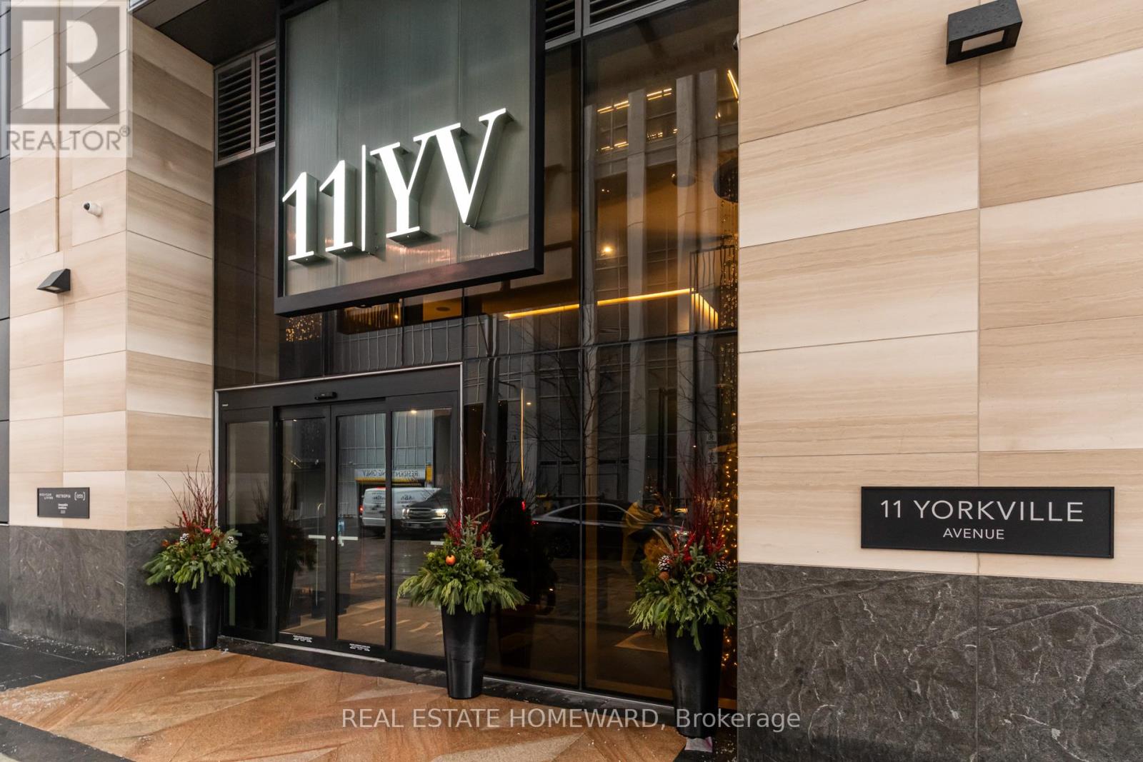 4901 - 11 Yorkville Avenue, Toronto, Ontario  M4Y 0B7 - Photo 4 - C12675758