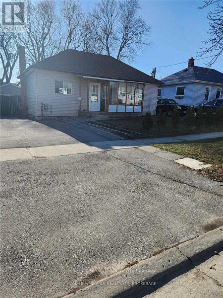 824 ROWENA STREET, Oshawa, Ontario