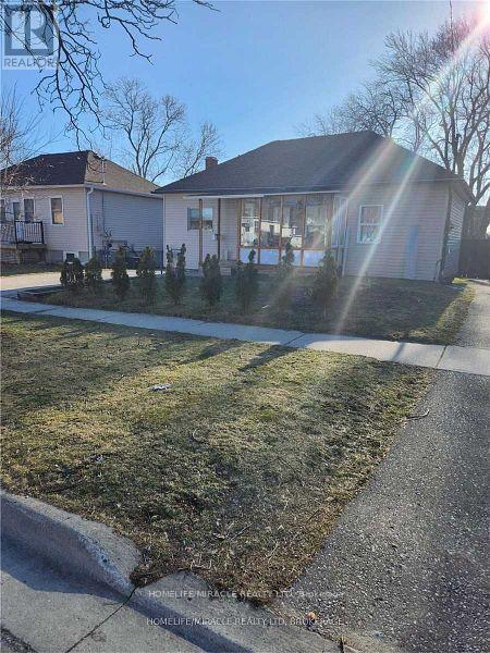 824 Rowena Street, Oshawa, Ontario  L1H 4Z5 - Photo 2 - E12675526