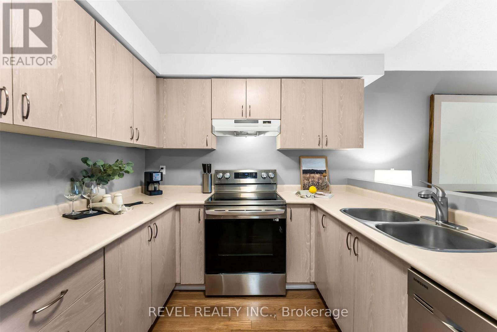 4 Howling Crescent, Ajax, Ontario  L1S 7N7 - Photo 11 - E12675536