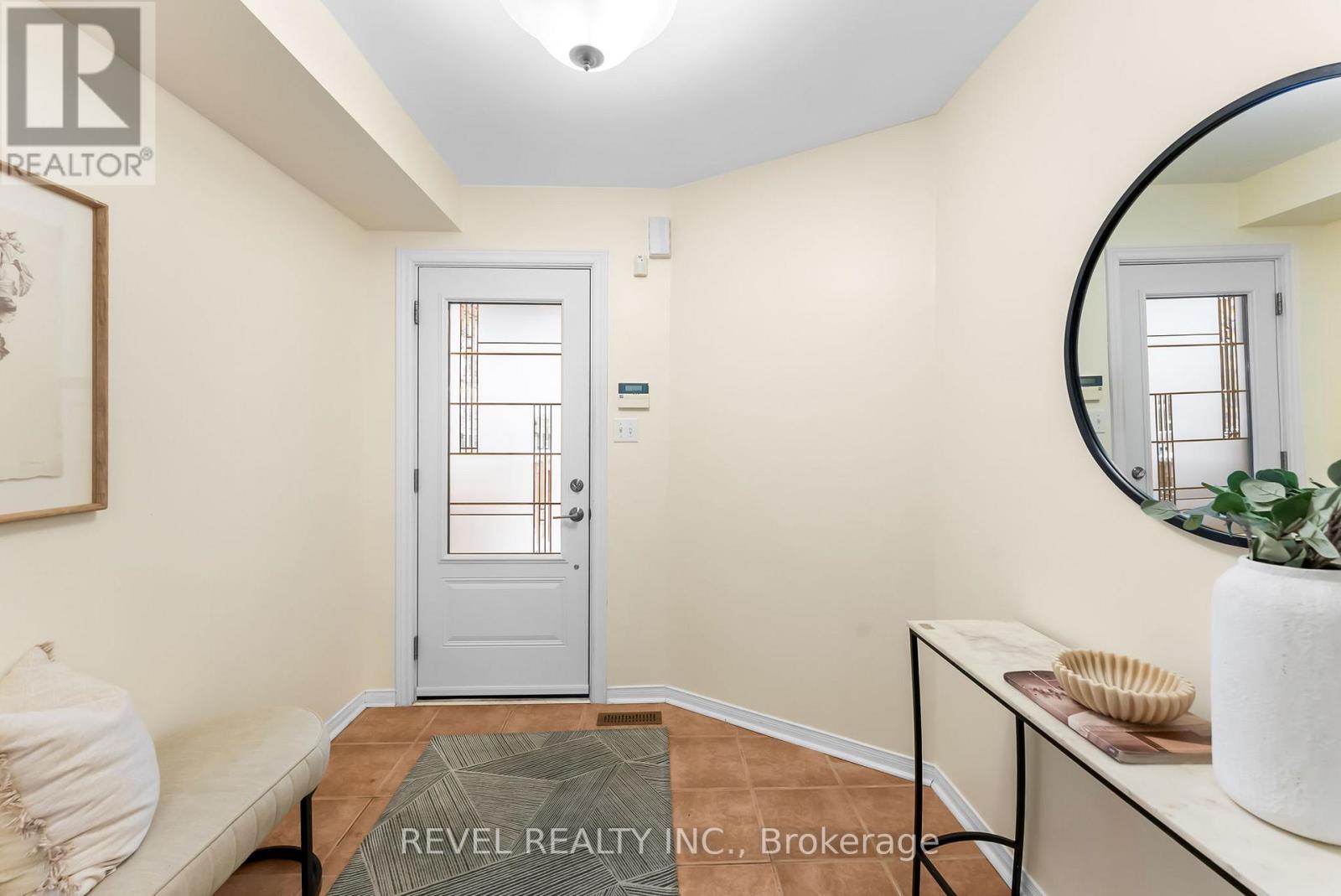 4 Howling Crescent, Ajax, Ontario  L1S 7N7 - Photo 5 - E12675536