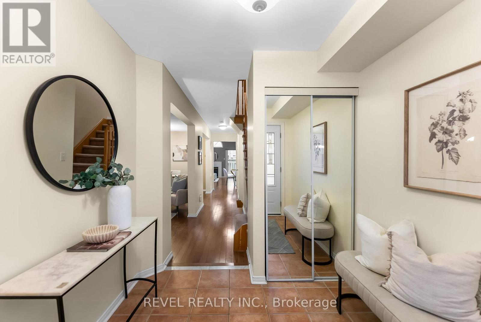 4 Howling Crescent, Ajax, Ontario  L1S 7N7 - Photo 6 - E12675536