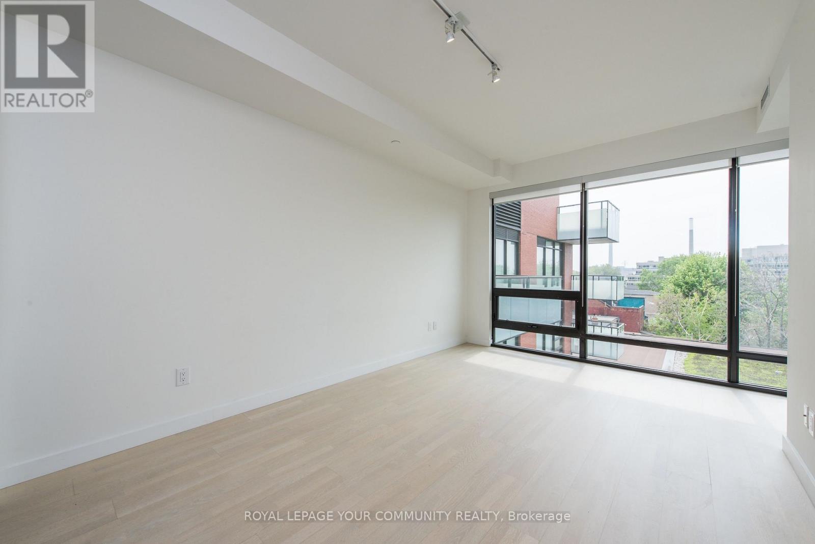 502 - 246 Logan Avenue, Toronto, Ontario  M4M 1J2 - Photo 2 - E12675768