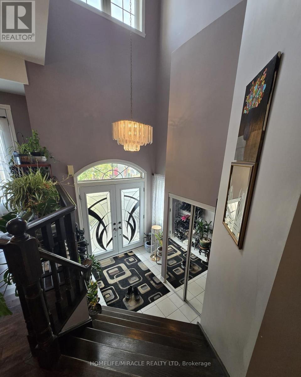 10 Gina Drive, Vaughan, Ontario  L6A 3X2 - Photo 4 - N12675468