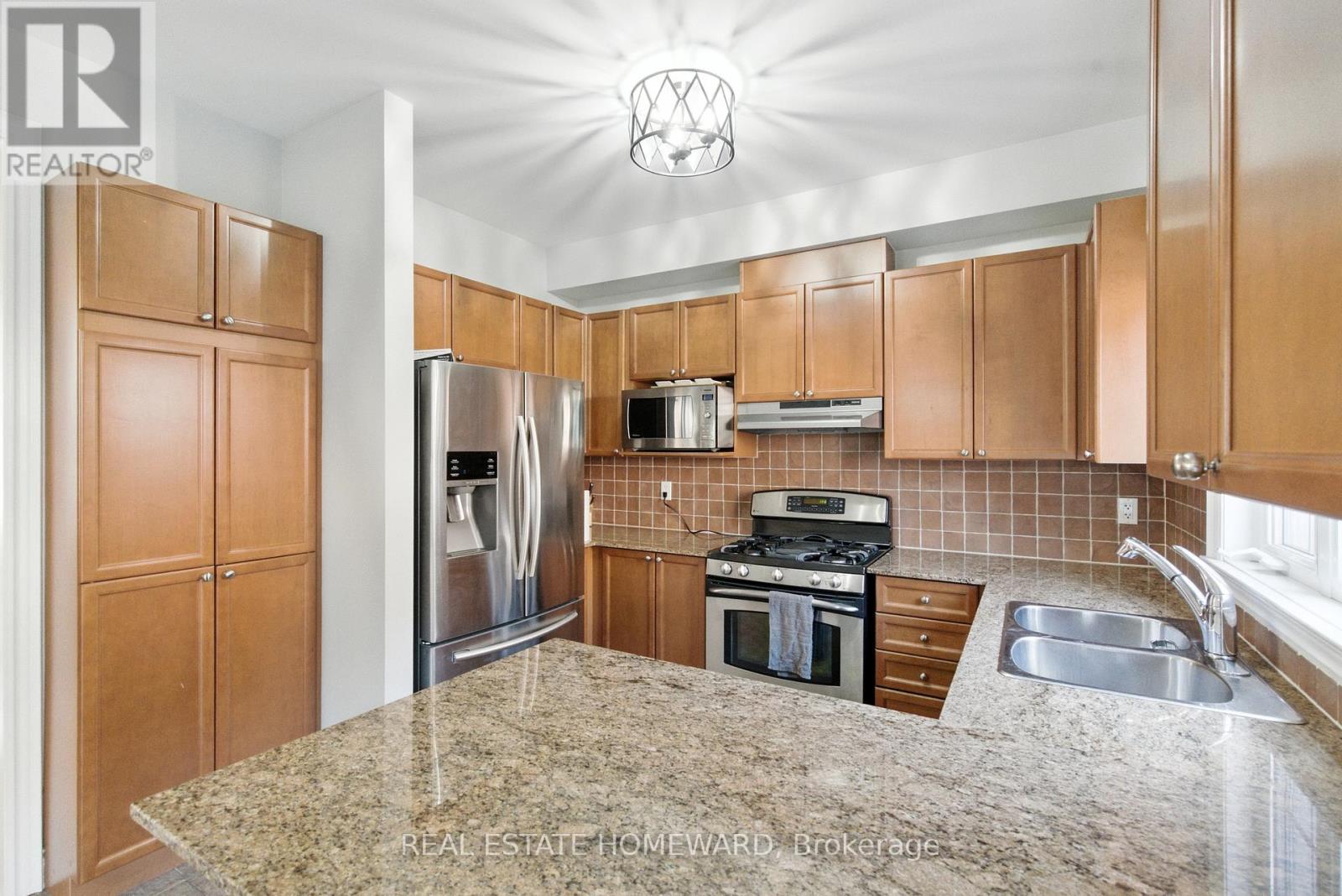 4 Isaac Devins Avenue, Vaughan, Ontario  L4L 0A4 - Photo 10 - N12675678