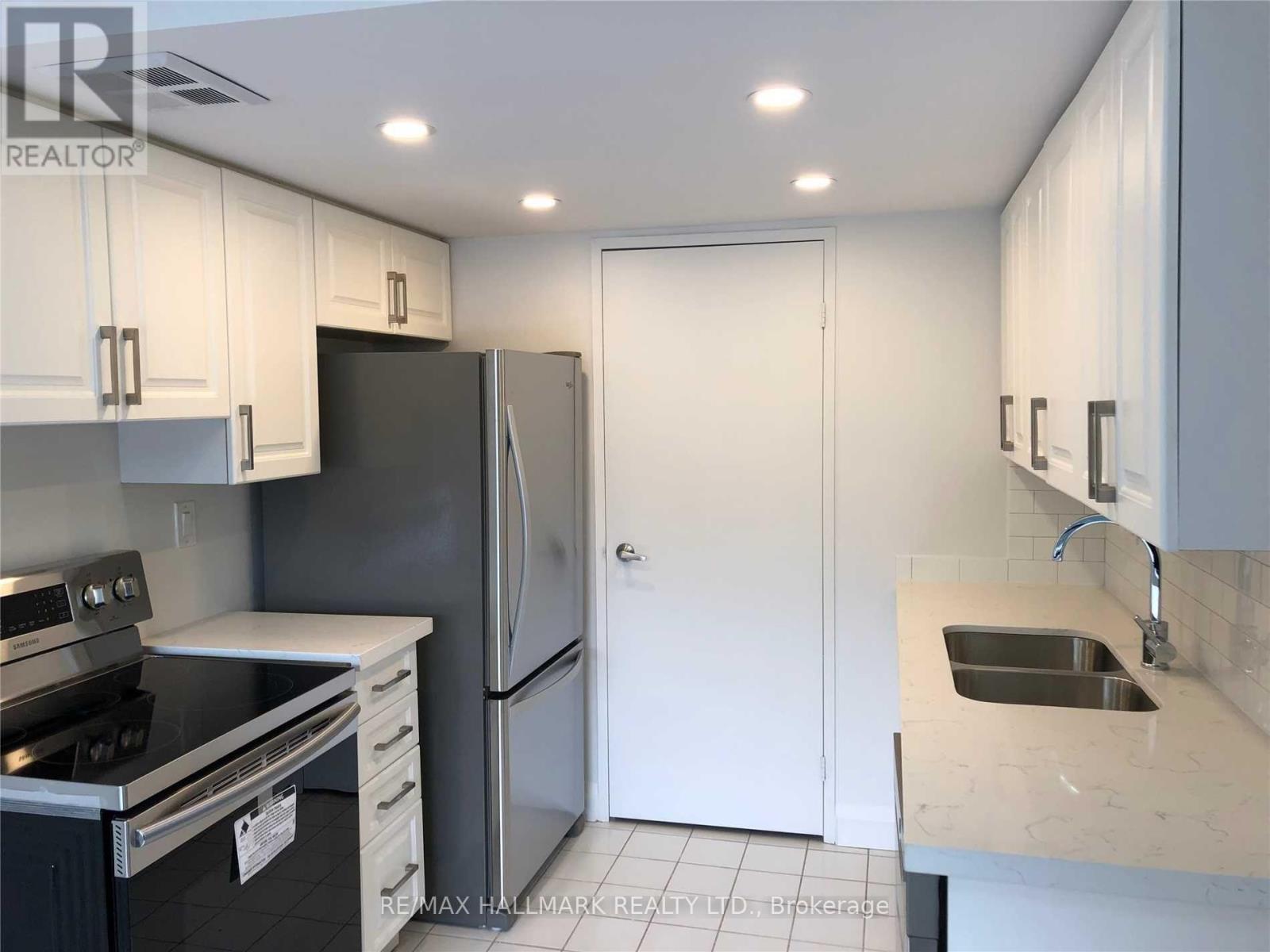 214 - 7440 Bathurst Street, Vaughan, Ontario  L4J 7K8 - Photo 3 - N12675738