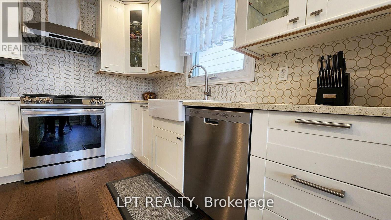 48 Maplehurst Crescent, Barrie, Ontario  L4M 4X2 - Photo 10 - S12675500