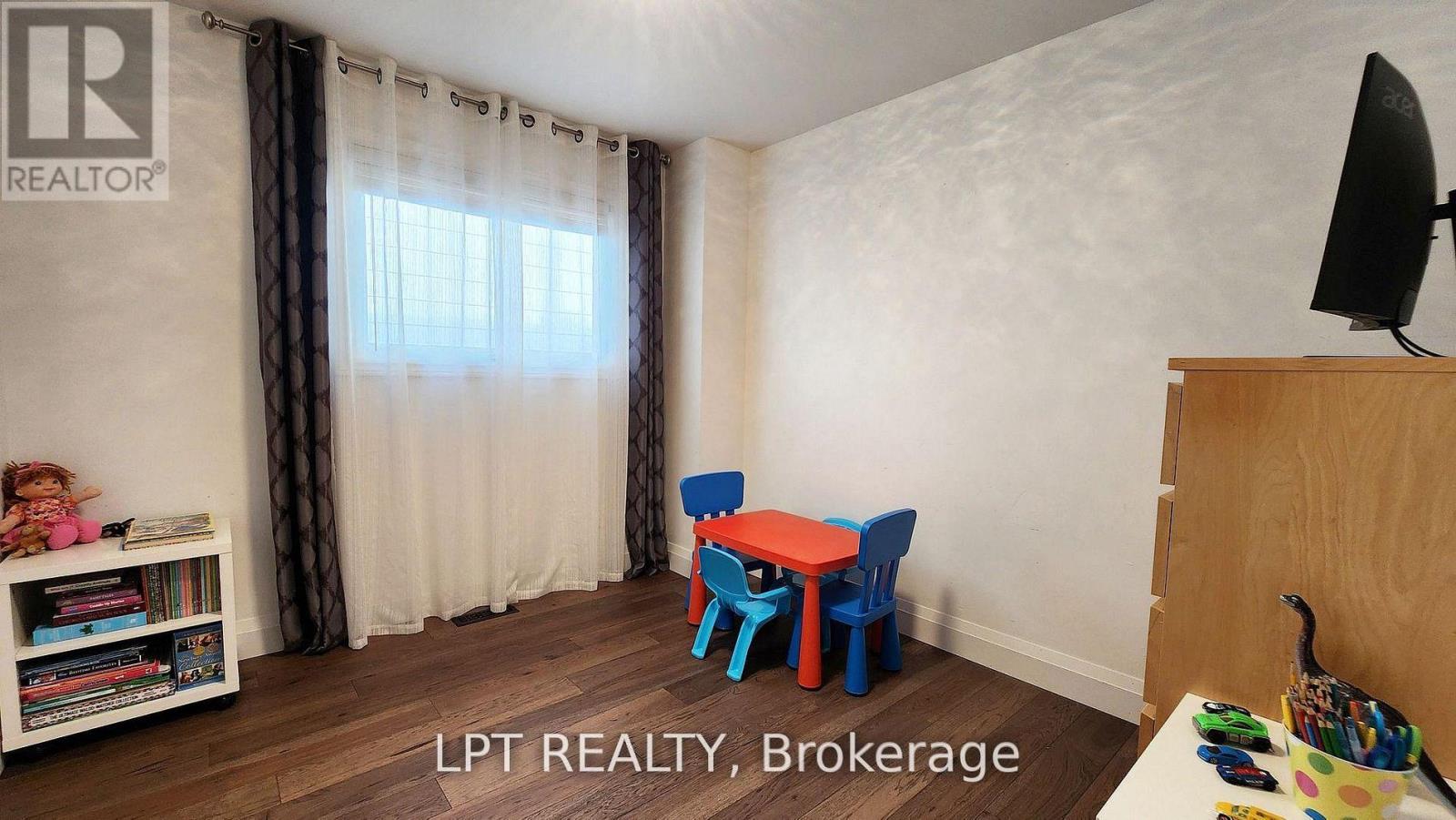 48 Maplehurst Crescent, Barrie, Ontario  L4M 4X2 - Photo 16 - S12675500