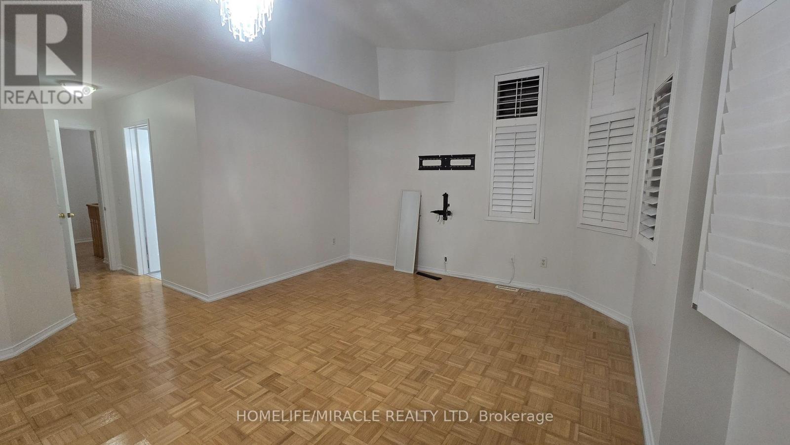 Upper - 555 Garden Walk, Mississauga, Ontario  L5W 1V9 - Photo 10 - W12675490