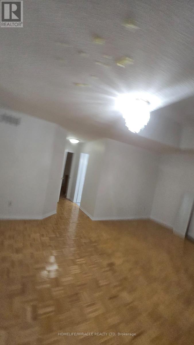 Upper - 555 Garden Walk, Mississauga, Ontario  L5W 1V9 - Photo 12 - W12675490