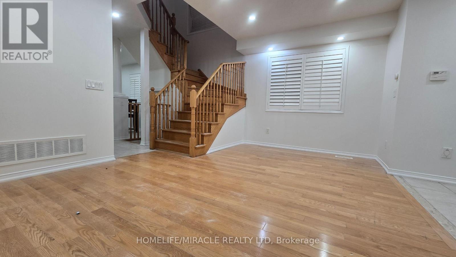 Upper - 555 Garden Walk, Mississauga, Ontario  L5W 1V9 - Photo 3 - W12675490