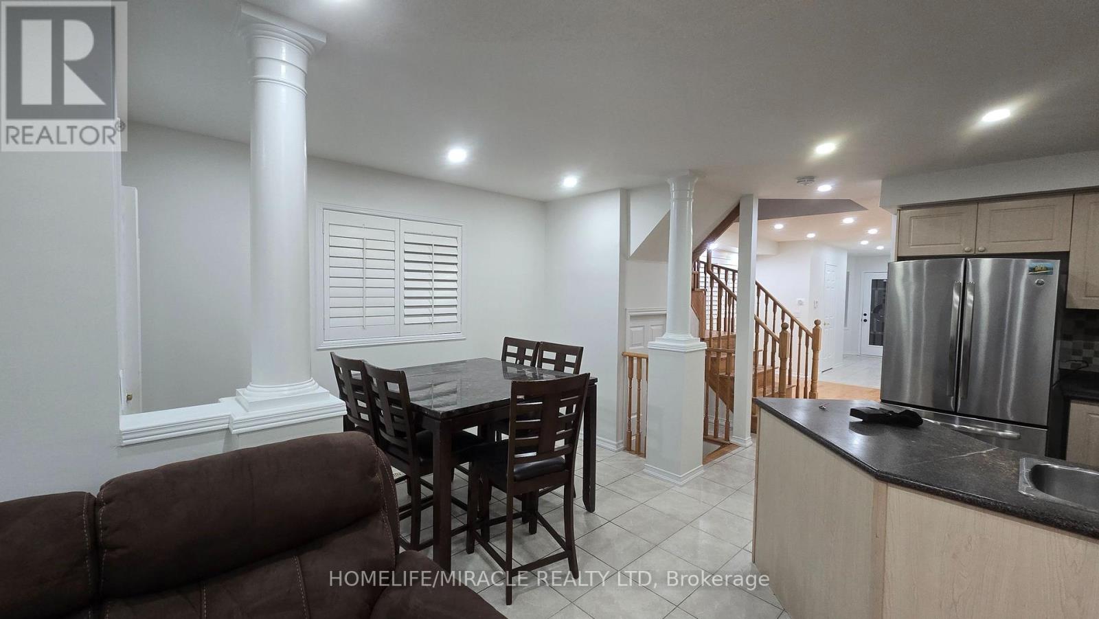 Upper - 555 Garden Walk, Mississauga, Ontario  L5W 1V9 - Photo 6 - W12675490