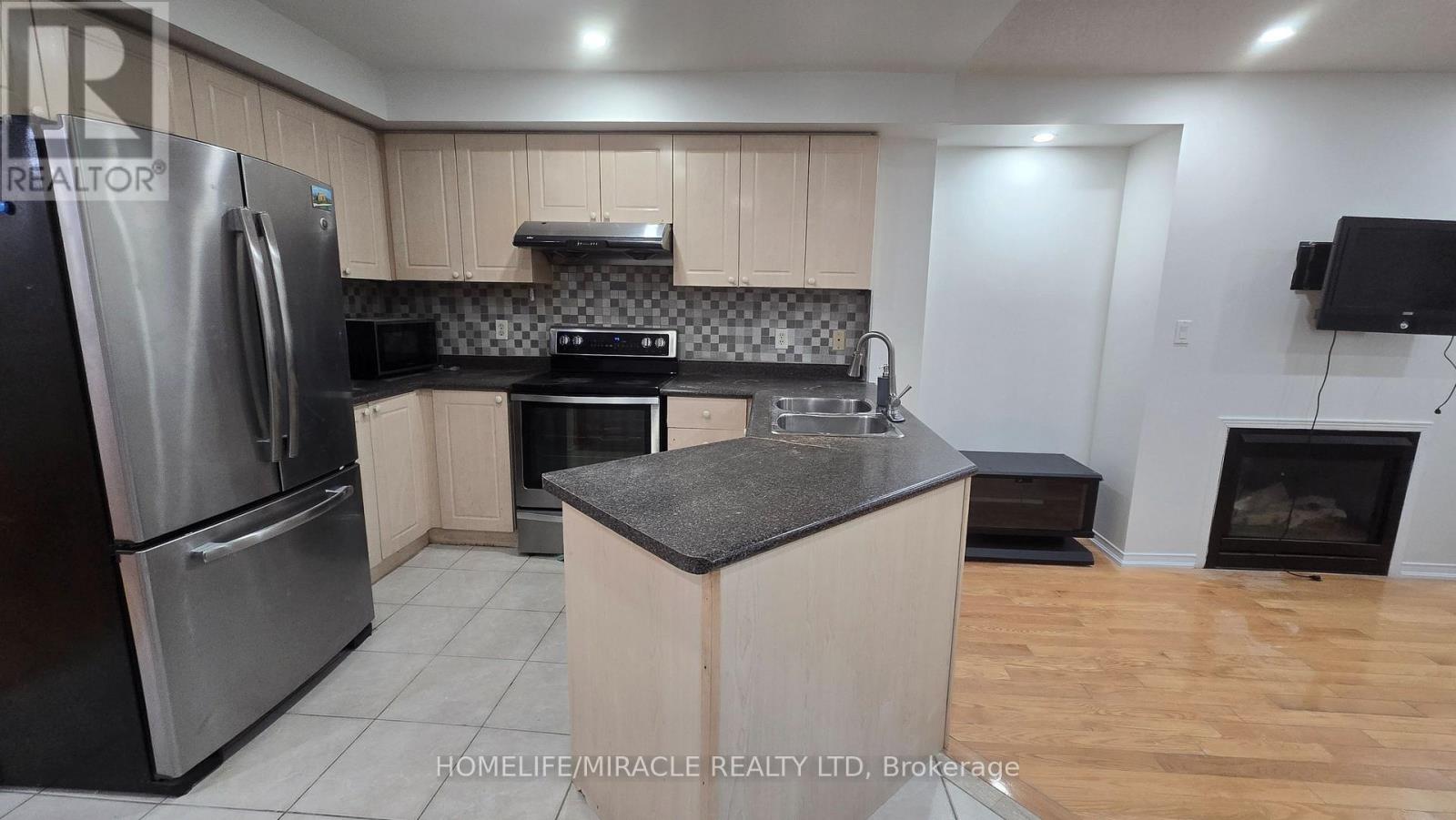 Upper - 555 Garden Walk, Mississauga, Ontario  L5W 1V9 - Photo 8 - W12675490