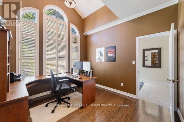 2431 Meadowridge Drive W, Oakville, Ontario  L6H 7R3 - Photo 4 - W12675522