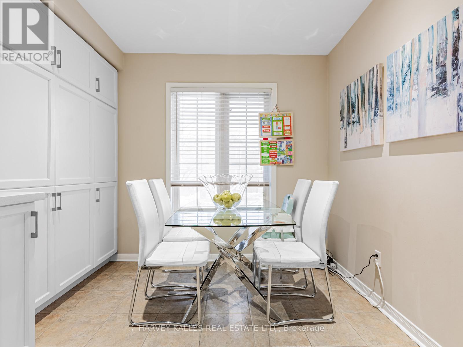 983 Roselawn Avenue, Toronto, Ontario  M6B 4M9 - Photo 10 - W12675606