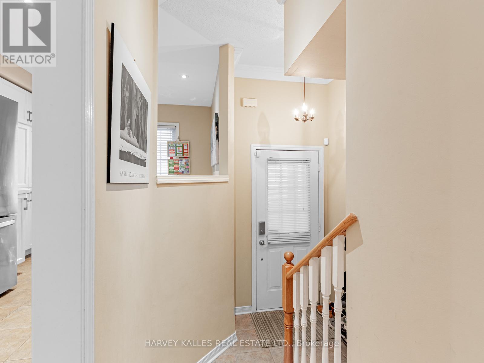 983 Roselawn Avenue, Toronto, Ontario  M6B 4M9 - Photo 13 - W12675606