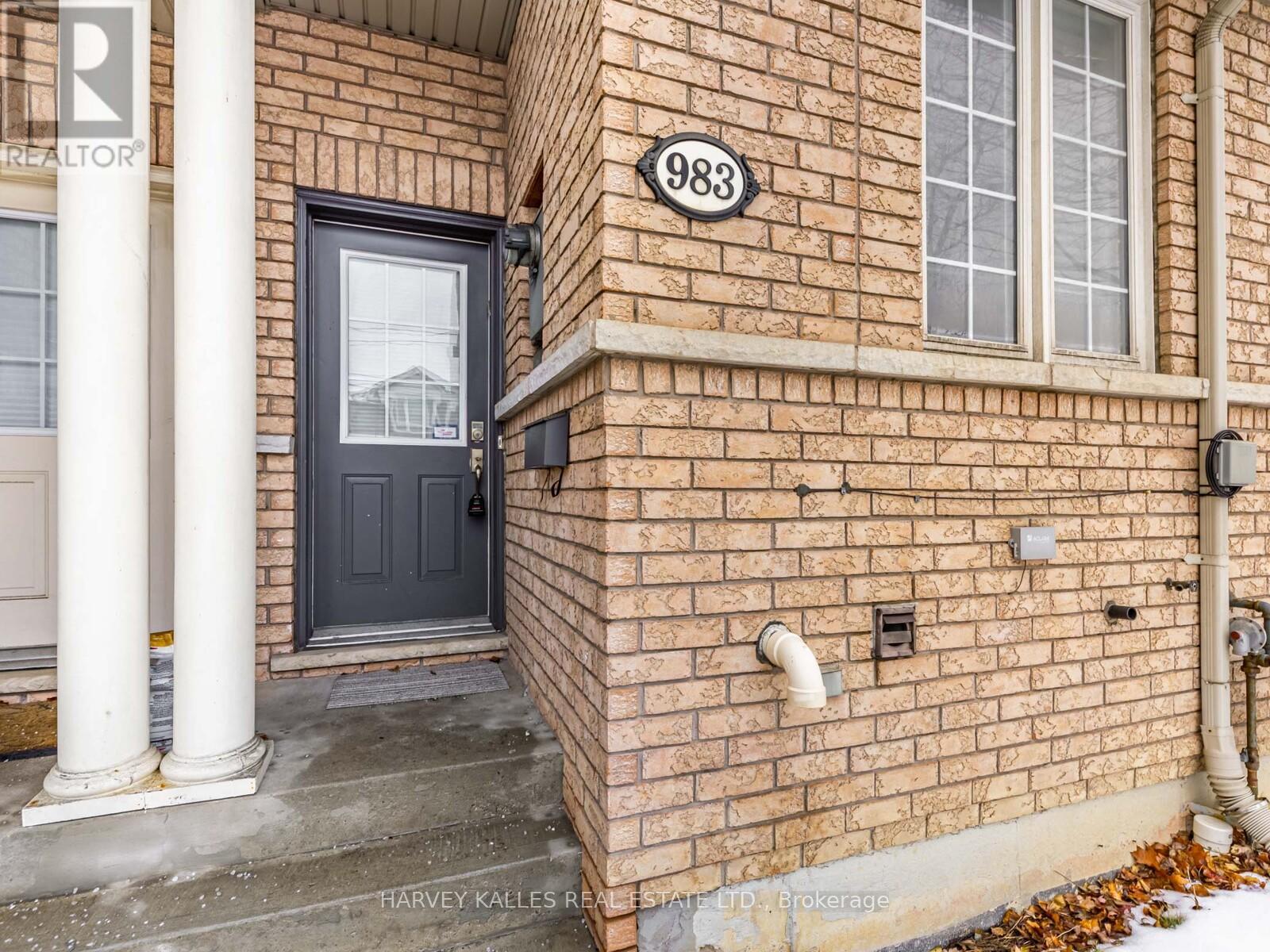 983 Roselawn Avenue, Toronto, Ontario  M6B 4M9 - Photo 2 - W12675606