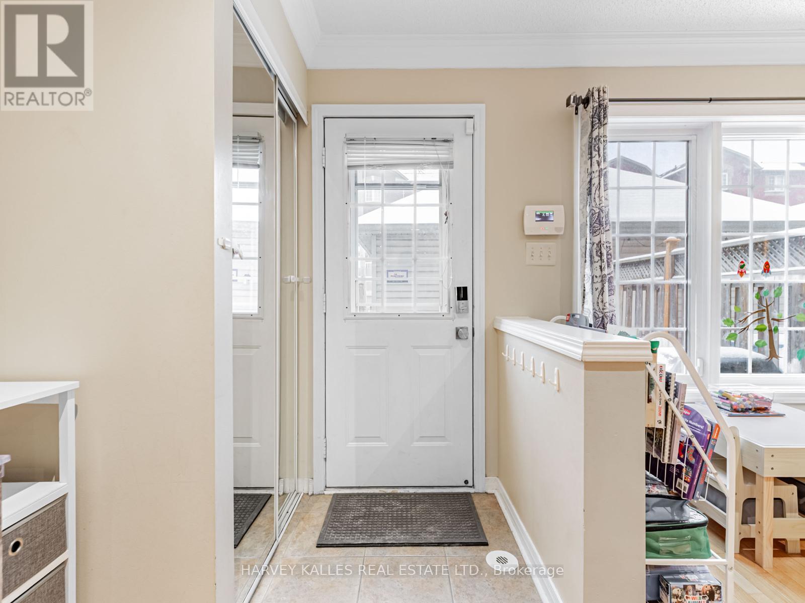 983 Roselawn Avenue, Toronto, Ontario  M6B 4M9 - Photo 3 - W12675606