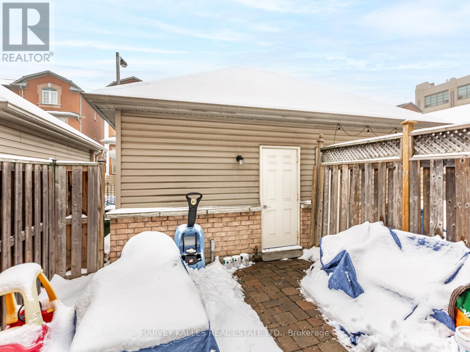 983 Roselawn Avenue, Toronto, Ontario  M6B 4M9 - Photo 31 - W12675606