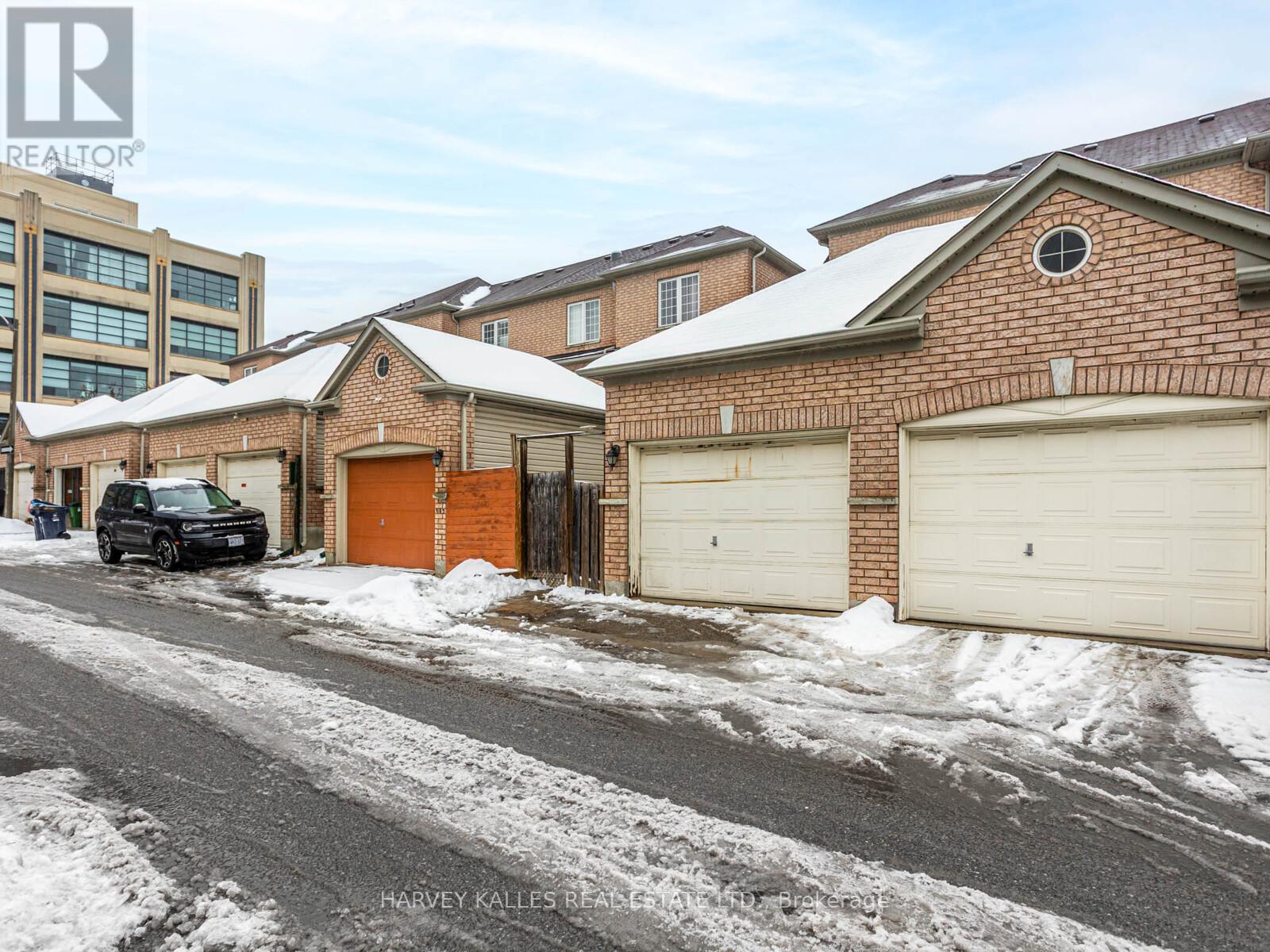 983 Roselawn Avenue, Toronto, Ontario  M6B 4M9 - Photo 32 - W12675606
