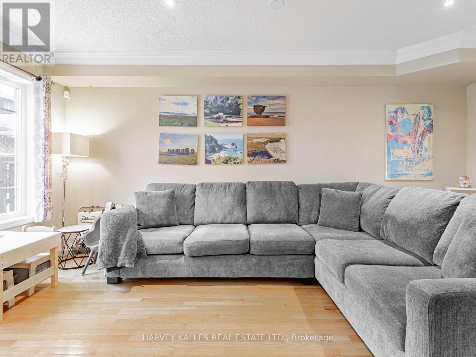 983 Roselawn Avenue, Toronto, Ontario  M6B 4M9 - Photo 5 - W12675606