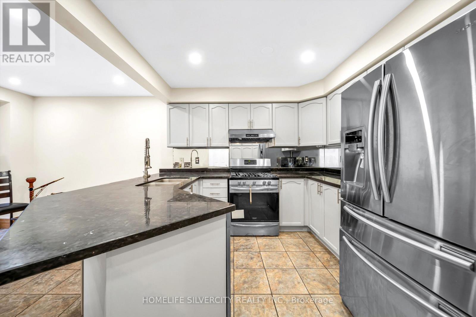 19 Vintage Gate, Brampton, Ontario  L6X 4C4 - Photo 10 - W12675698