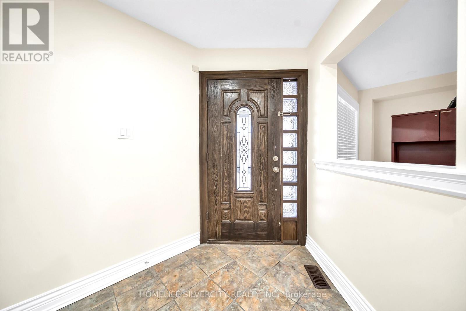 19 Vintage Gate, Brampton, Ontario  L6X 4C4 - Photo 4 - W12675698