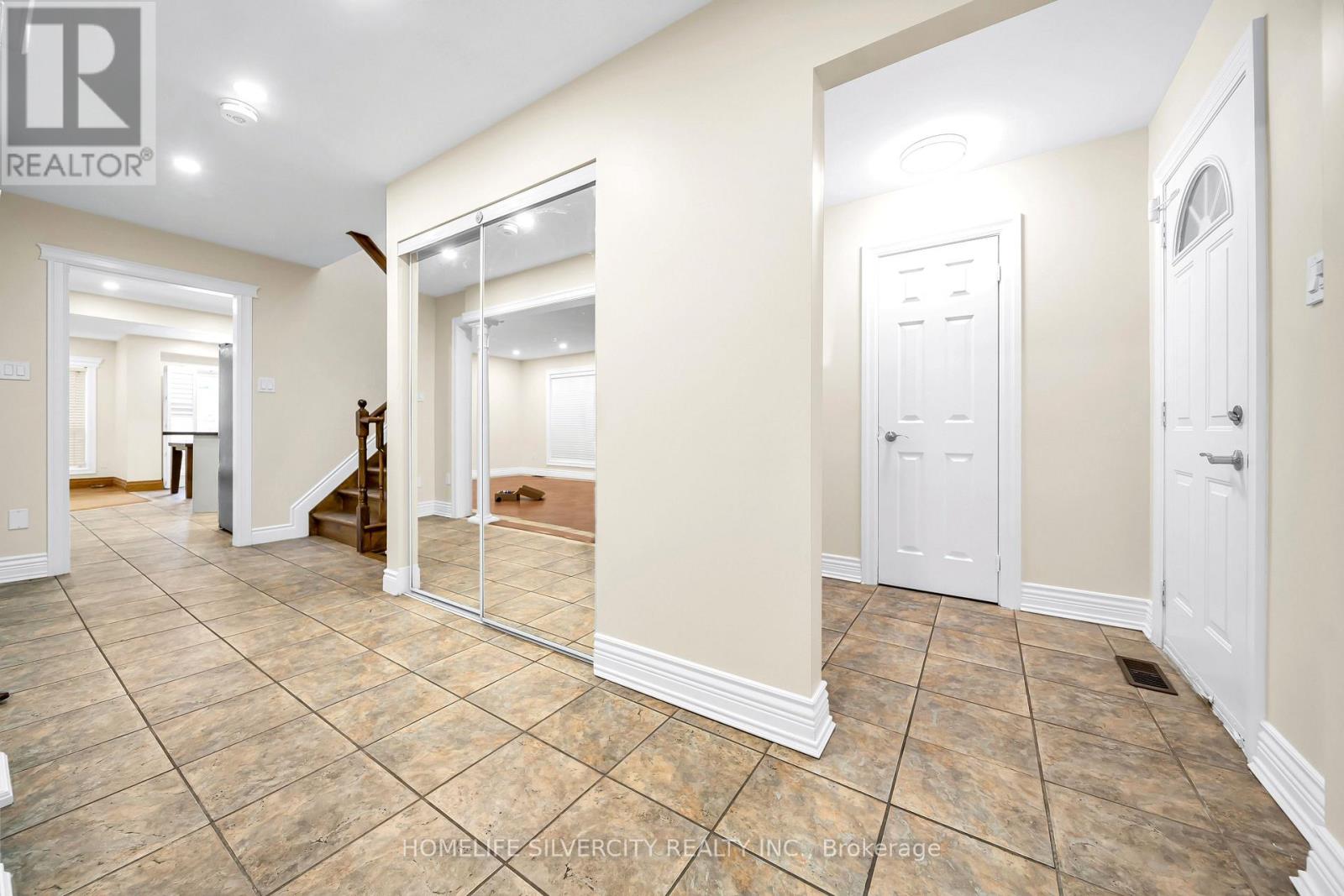 19 Vintage Gate, Brampton, Ontario  L6X 4C4 - Photo 5 - W12675698