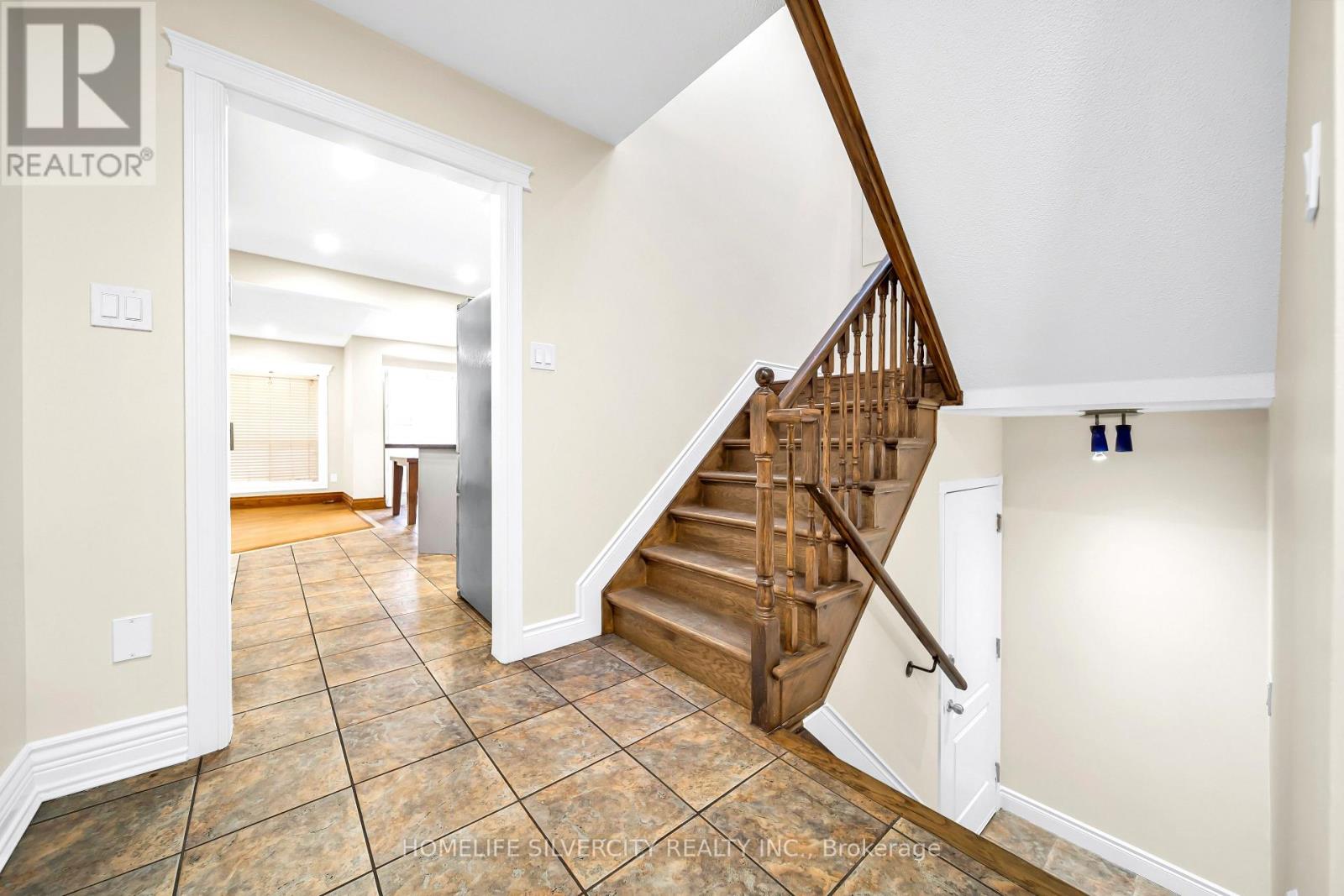 19 Vintage Gate, Brampton, Ontario  L6X 4C4 - Photo 6 - W12675698