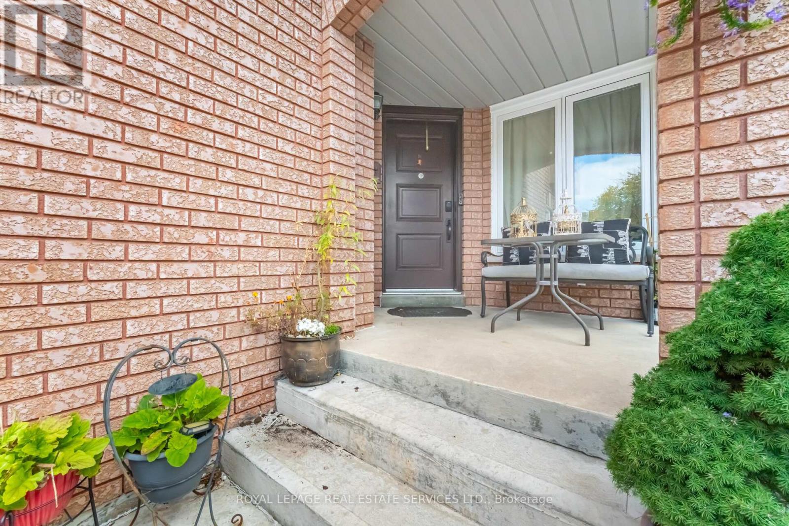 52 Wildberry Crescent, Brampton, Ontario  L6R 1J9 - Photo 2 - W12675704