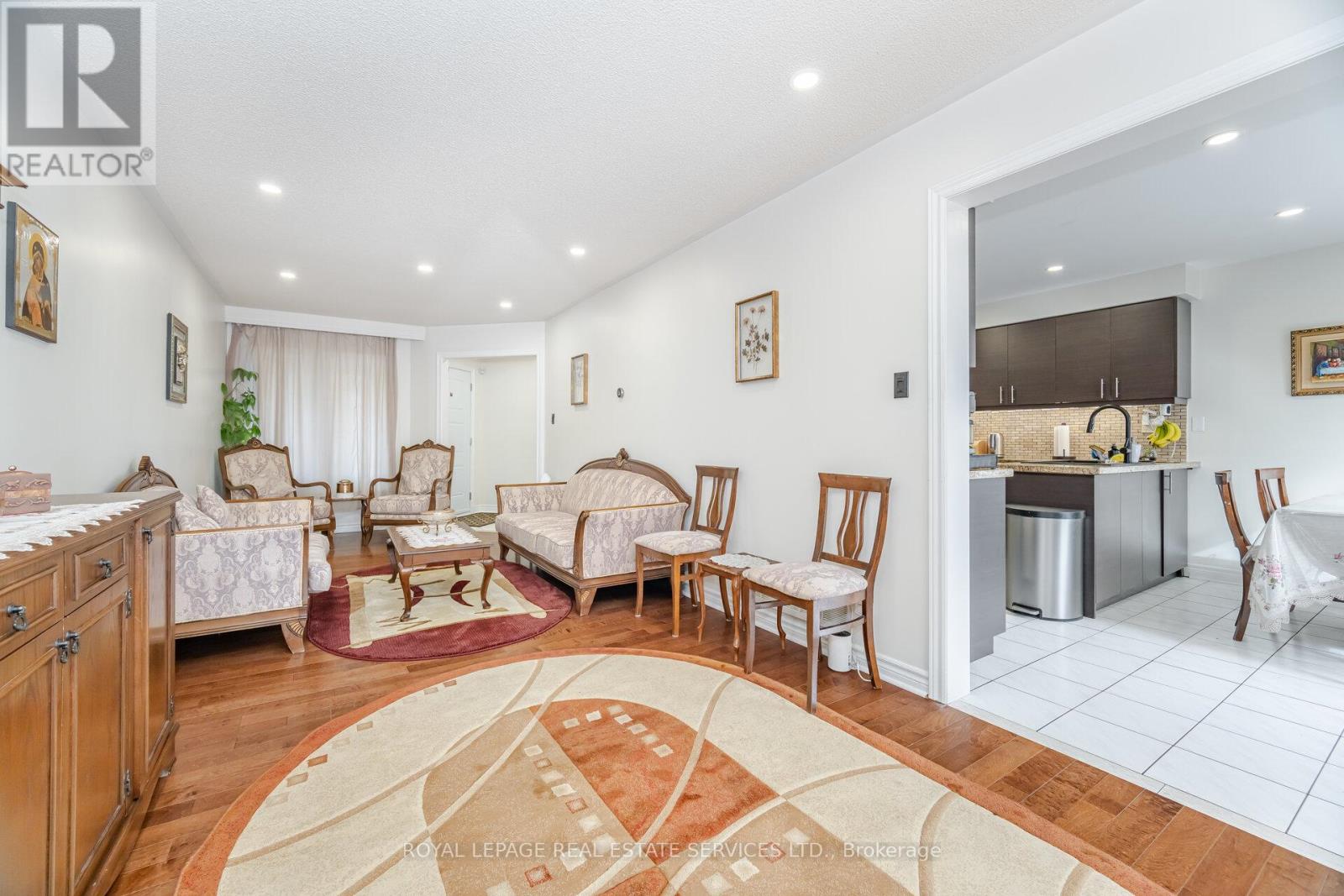 52 Wildberry Crescent, Brampton, Ontario  L6R 1J9 - Photo 7 - W12675704