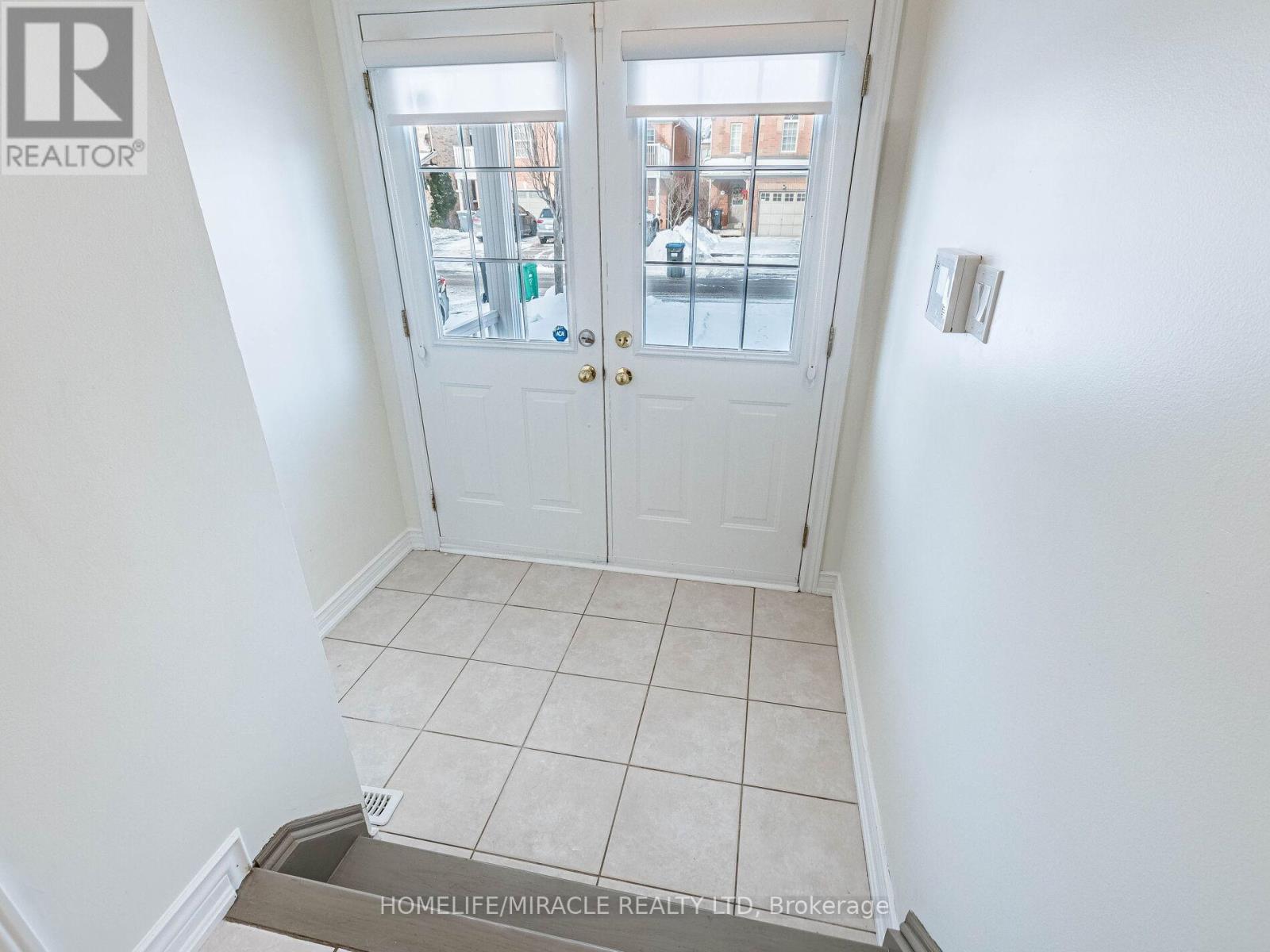 1130 Hickory Hollow Glen, Mississauga, Ontario  L5W 1Z8 - Photo 4 - W12675772