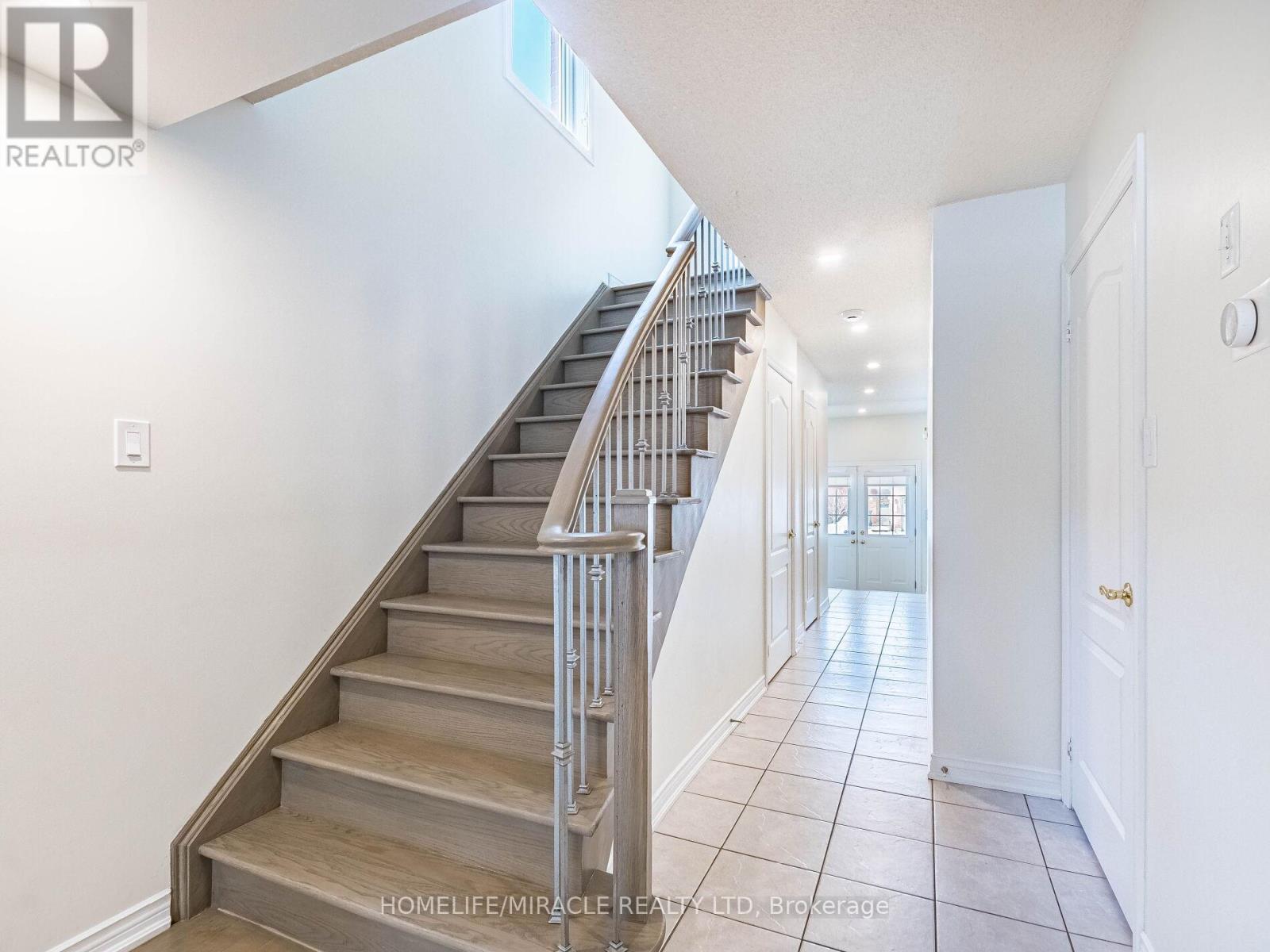 1130 Hickory Hollow Glen, Mississauga, Ontario  L5W 1Z8 - Photo 5 - W12675772