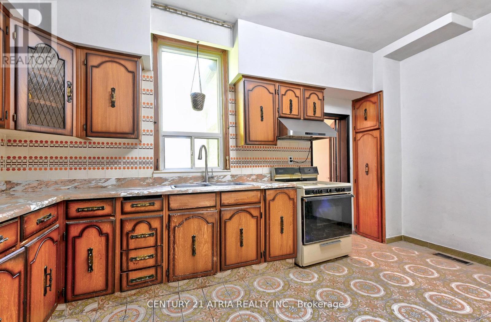 1195 Dovercourt Road, Toronto, Ontario  M6H 2Y1 - Photo 3 - W12675782