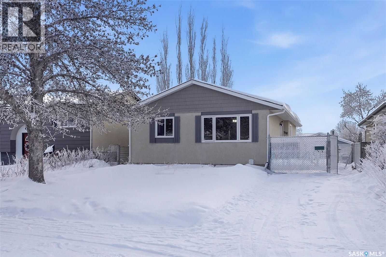 258 Waterloo Crescent, Saskatoon, Saskatchewan  S7H 4G5 - Photo 2 - SK026431