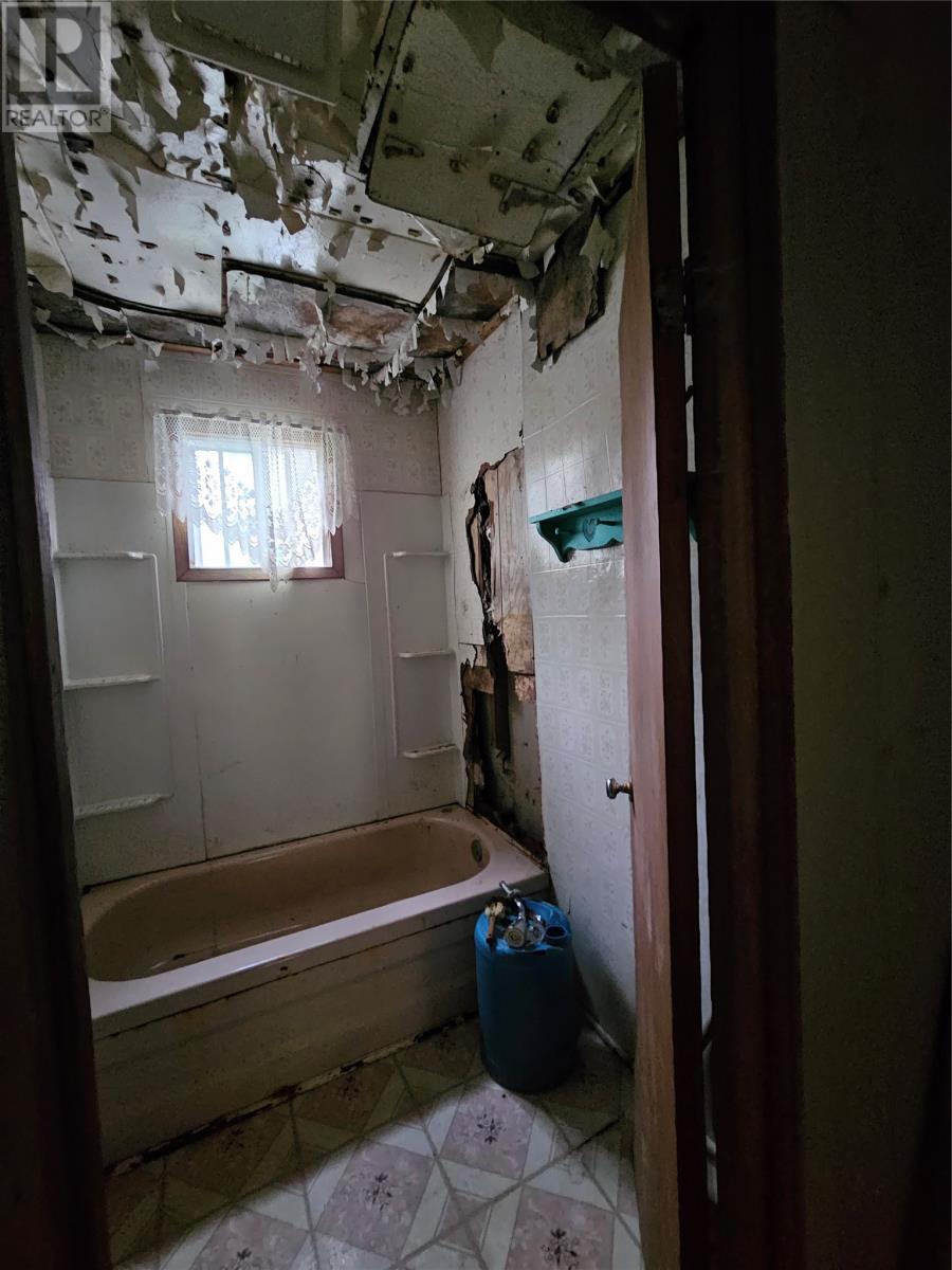 17 Renown Street, Bell Island, Newfoundland & Labrador  A0A 4H0 - Photo 26 - 1293419