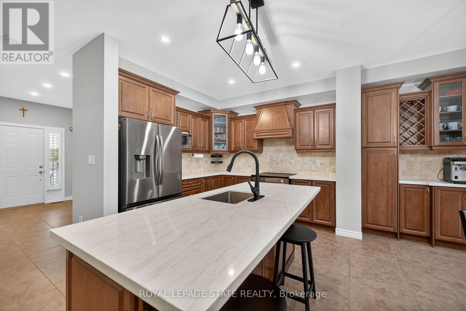 181 Springview Drive, Hamilton, Ontario  L8B 0V9 - Photo 10 - X12675804